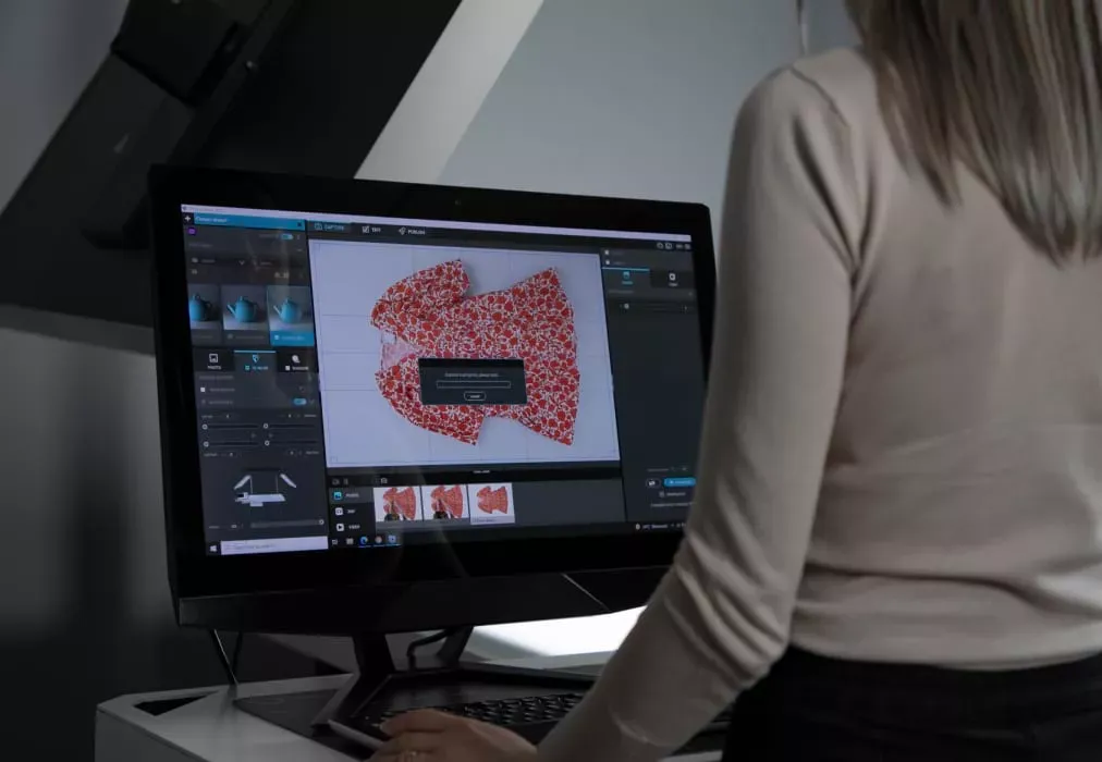 Using automated software to process flat lay garment photo