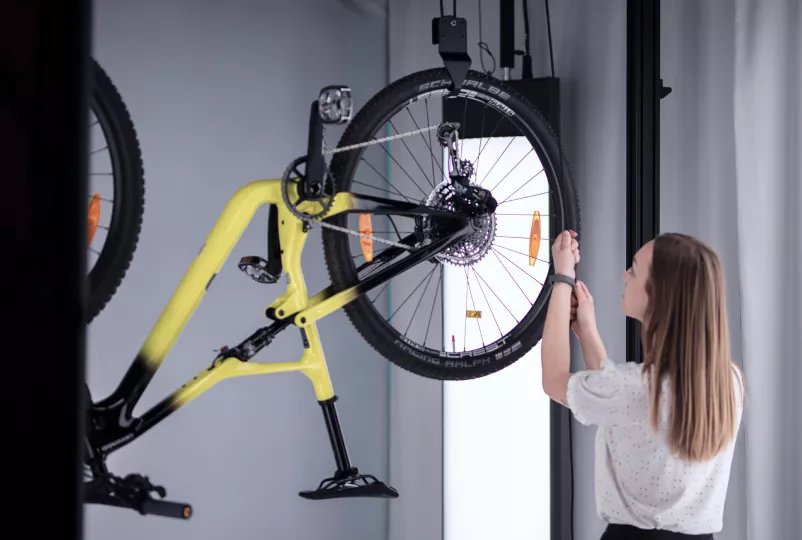 Bike pull-up and suspension system on Bike Studio