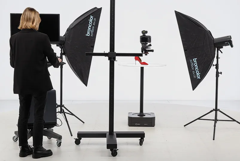 Orbitvu Turntable integrated with photo studio