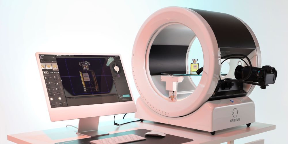 A photo of Orbitvu Alphashot Micro and Orbitvu Station software A photo of Orbitvu Alphashot Micro and Orbitvu Station software