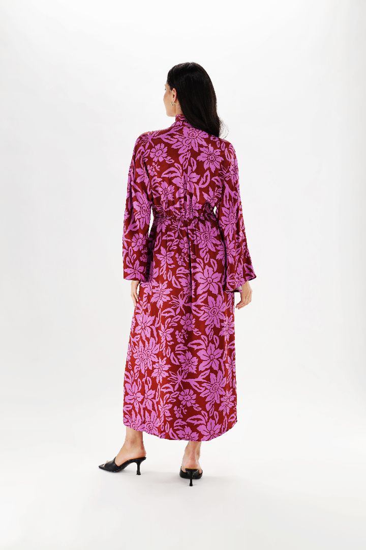 True-to-reality model shots done in Fashion Studio - back view