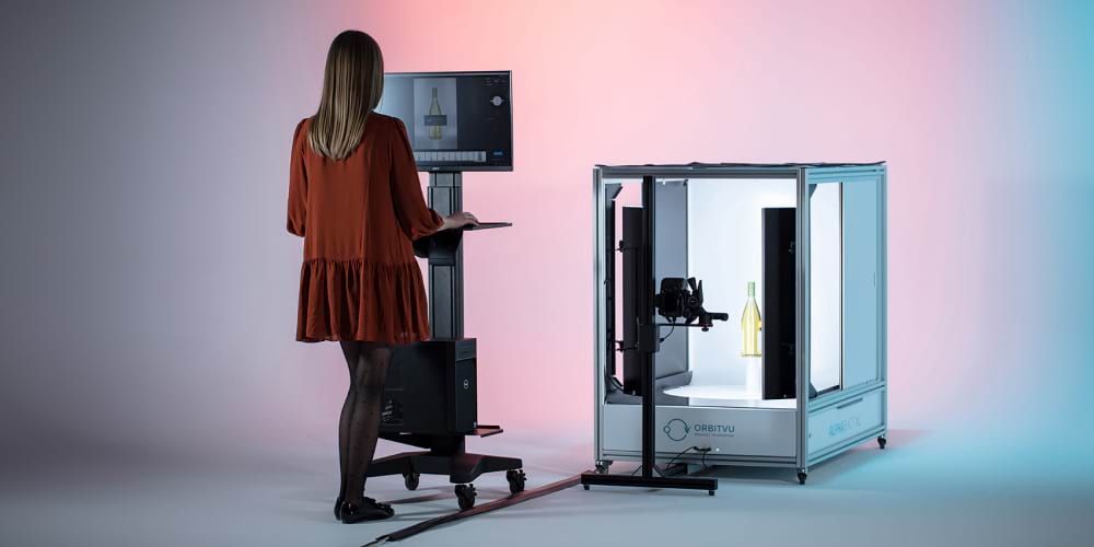 A photo of the photoshoot using Orbitvu Alphashot XL