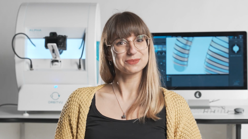 Woman in front of Orbitvu studio