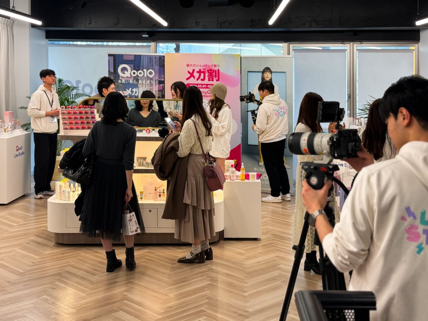 Qoo10 JAPAN Live Studio powered by Orbitvu Qoo10 JAPAN Live Studio powered by Orbitvu