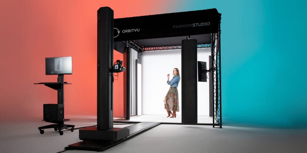 An image of Fashion Studio with a model inside