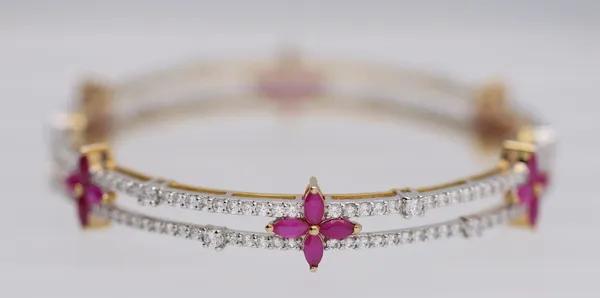 Picture shot at f/2.8 Picture shot at f/2.8