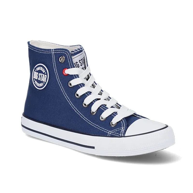 Correctly lighted packshot of a Big Star shoe Correctly lighted packshot of a Big Star shoe