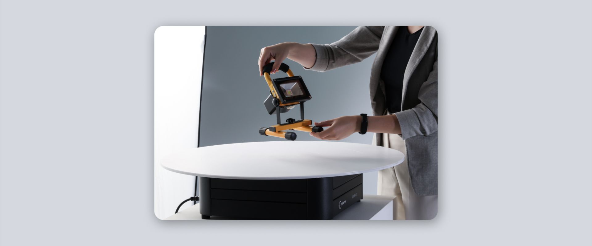 1_header_flawless_360_product_photography_orbitvu_turntable_g2_0.jpg
