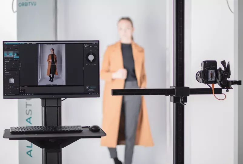 Fashion Photo Shoot Live View on Studio Monitor