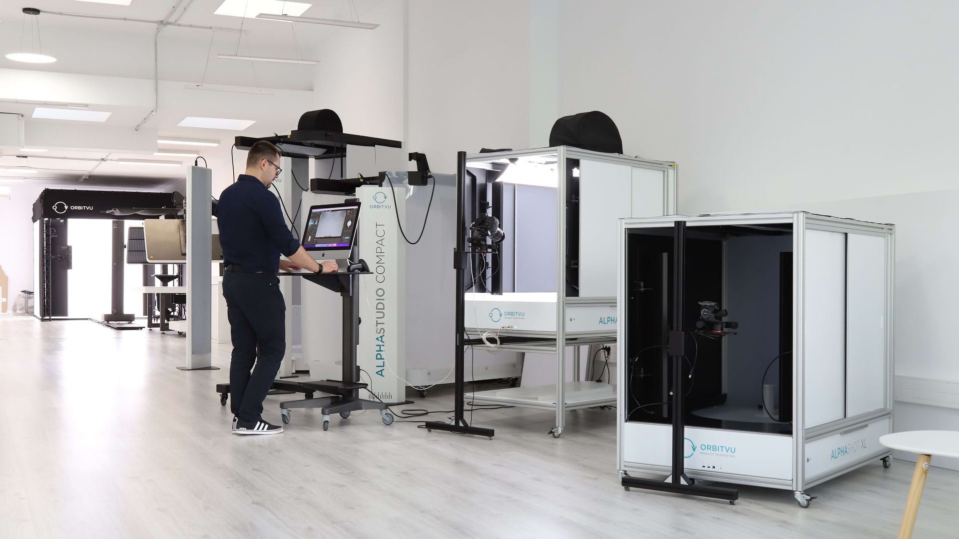 E-commerce Studio Operator Working with Orbitvu Product Photography Machines