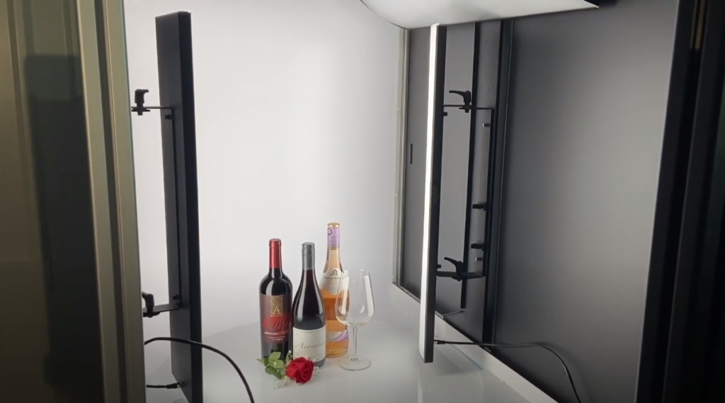 Inside view of photoshoot set-up in AlphaShot XL Inside view of photoshoot set-up in AlphaShot XL