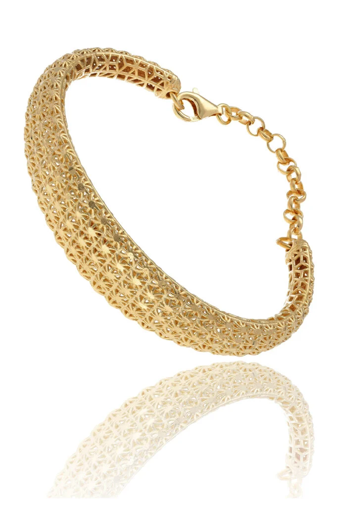 Jewelry product photography – contrast improved in post-production
