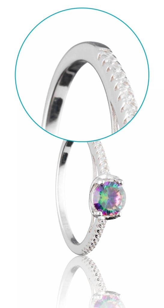 Product image of jewelry – details in full frame