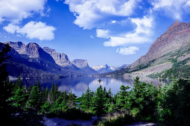 Lake landscape with a blue cast from wrong white balance