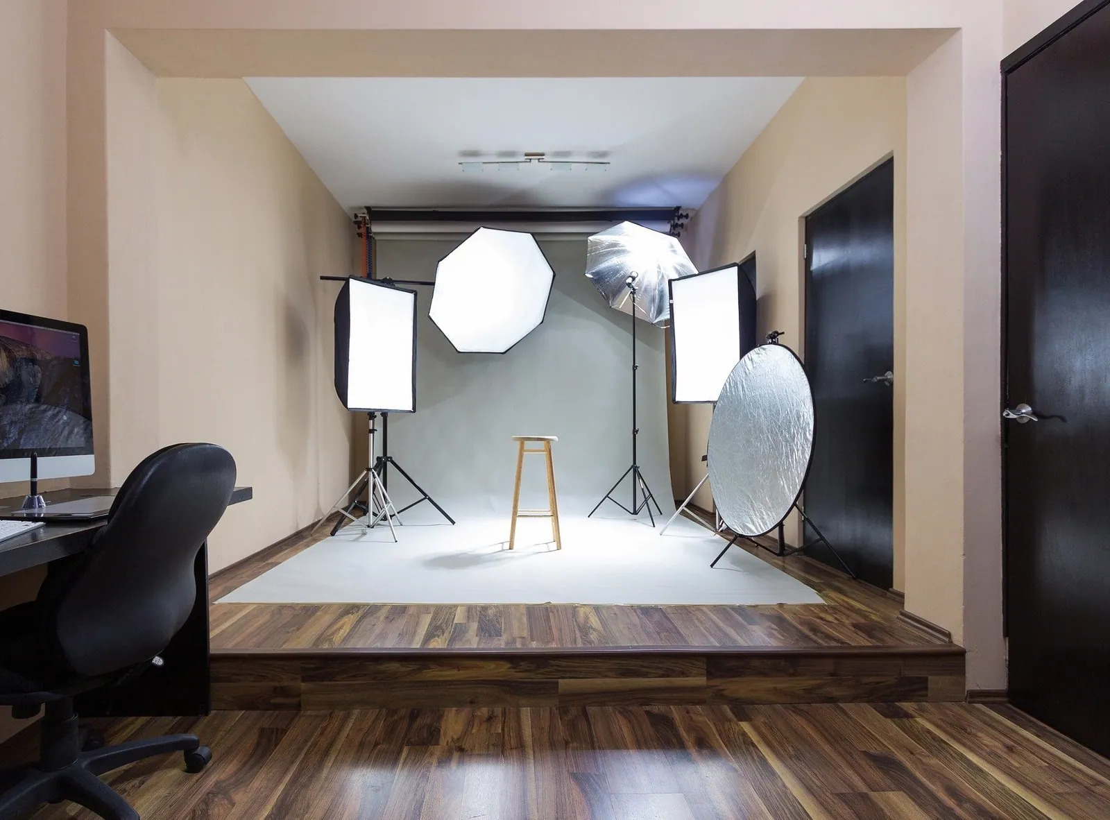 Product photography studio set-up with artificial lighting, softboxes, umbrella and reflector
