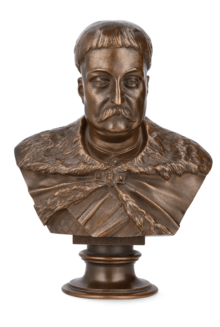 copper bust photographed in Orbitvu solution with background removal