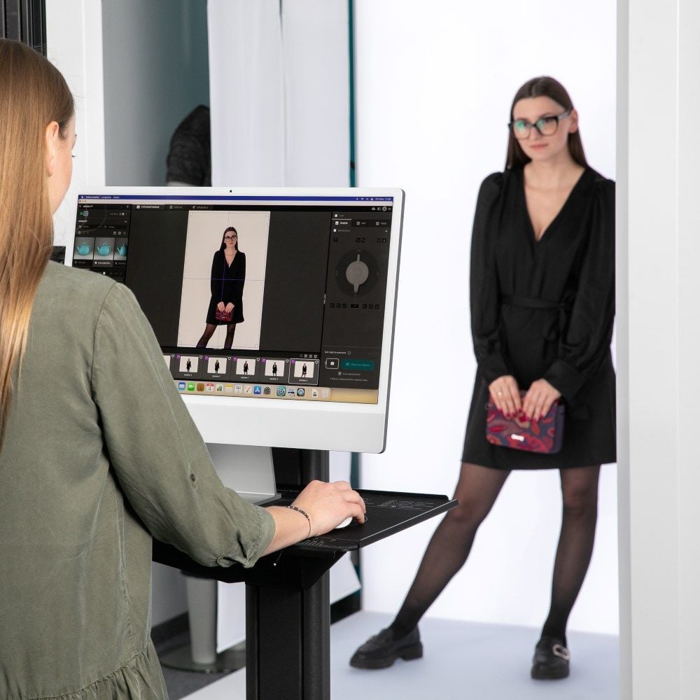 Live View Photography of Fashion Model for E-commerce